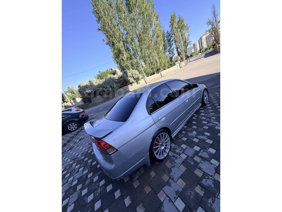 Değişensiz yanlarda 3  parça boyalı 