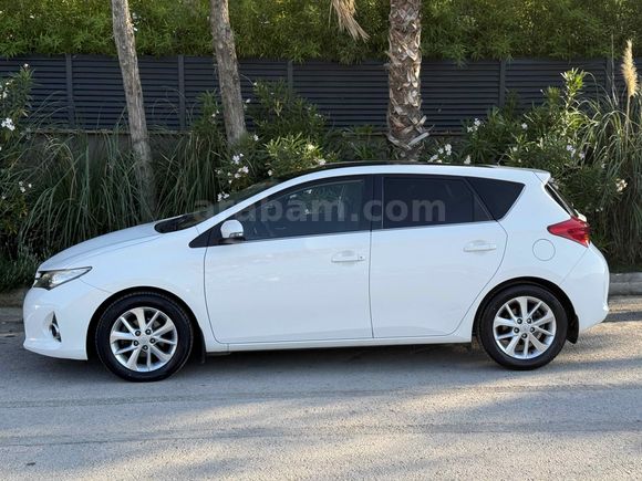 Galeriden Toyota Auris 1.4 D-4D Active Skypack 2013 Model Balıkesir