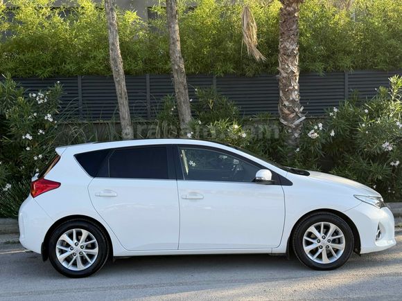 Galeriden Toyota Auris 1.4 D-4D Active Skypack 2013 Model Balıkesir