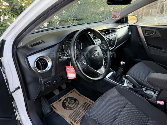 Galeriden Toyota Auris 1.4 D-4D Active Skypack 2013 Model Balıkesir
