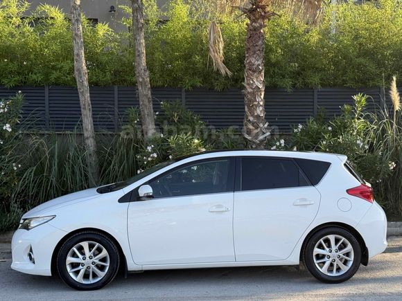 Galeriden Toyota Auris 1.4 D-4D Active Skypack 2013 Model Balıkesir