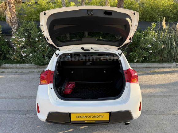 Galeriden Toyota Auris 1.4 D-4D Active Skypack 2013 Model Balıkesir