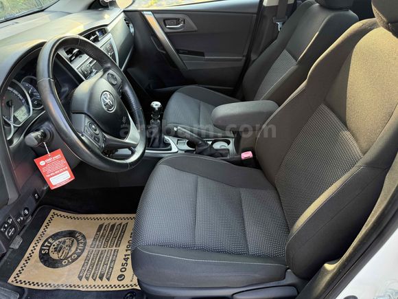 Galeriden Toyota Auris 1.4 D-4D Active Skypack 2013 Model Balıkesir