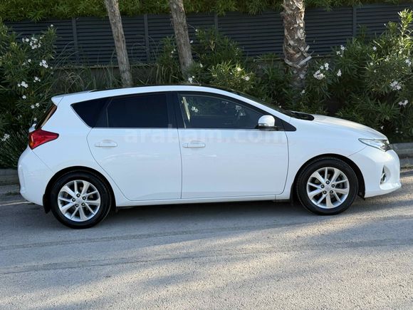 Galeriden Toyota Auris 1.4 D-4D Active Skypack 2013 Model Balıkesir