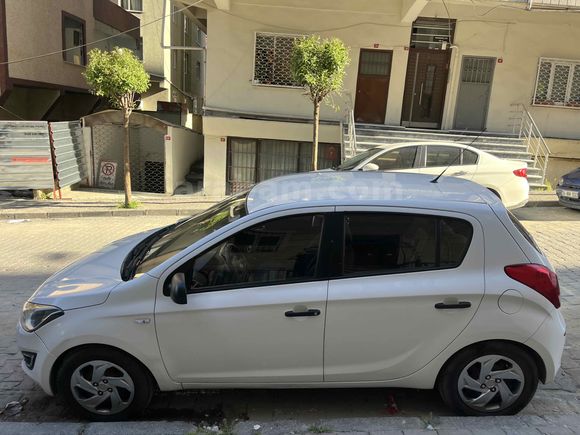 Aradığım aracı buldum. Acil satılık tertemiz öğretmenden Hyundai i20  