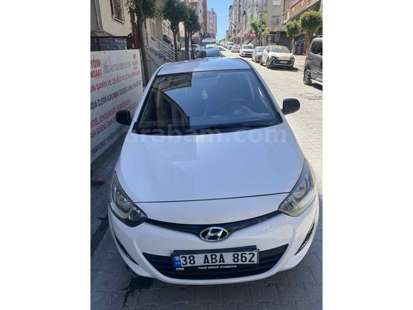 Aradığım aracı buldum. Acil satılık tertemiz öğretmenden Hyundai i20  