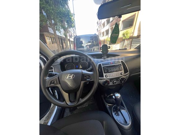 Aradığım aracı buldum. Acil satılık tertemiz öğretmenden Hyundai i20  