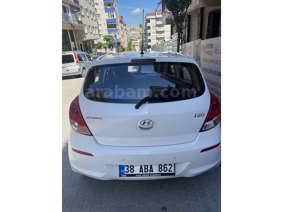 Aradığım aracı buldum. Acil satılık tertemiz öğretmenden Hyundai i20  