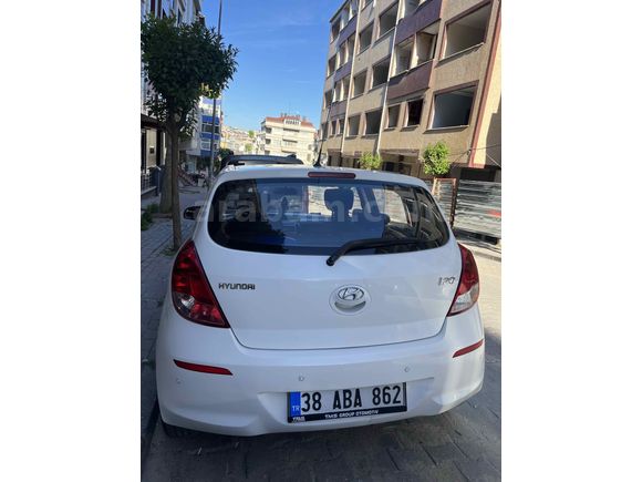 Aradığım aracı buldum. Acil satılık tertemiz öğretmenden Hyundai i20  