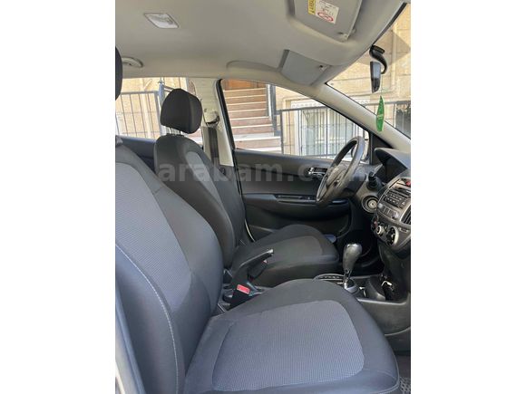 Aradığım aracı buldum. Acil satılık tertemiz öğretmenden Hyundai i20  