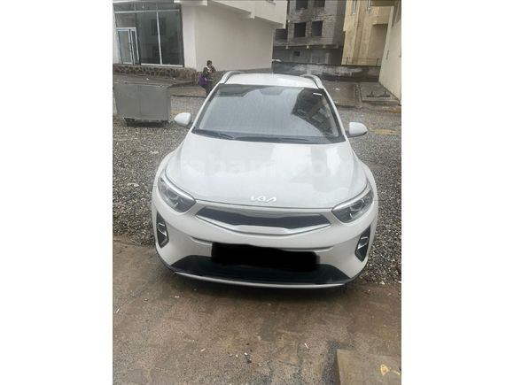 Sahibinden Kia Stonic 1.4 MPI Cool 2024 Model  31.000 km Beyaz