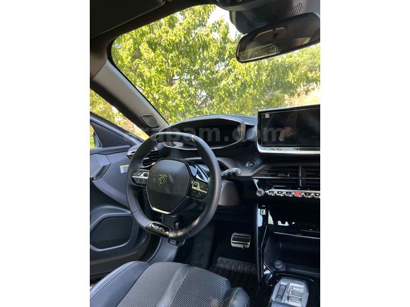 Sahibinden temiz garantili Peugeot 2008 GT 2025 model