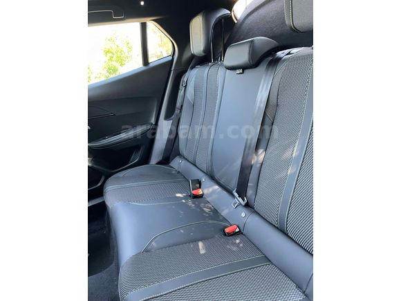 Sahibinden temiz garantili Peugeot 2008 GT 2025 model