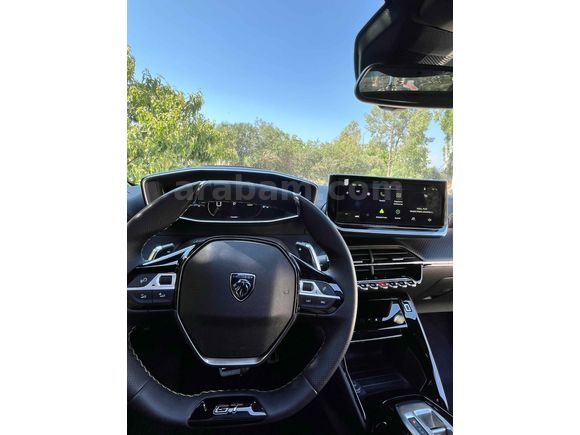 Sahibinden temiz garantili Peugeot 2008 GT 2025 model