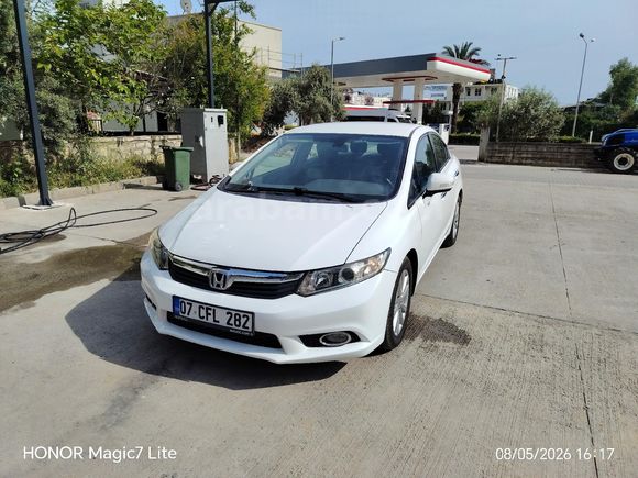 Sahibinden Honda Civic 1.6i VTEC Eco Premium 2014 Model