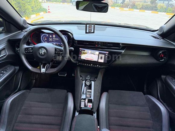 Sahibinden Alfa Romeo Junior Ibrida 1.2 speciale 2024 Model 