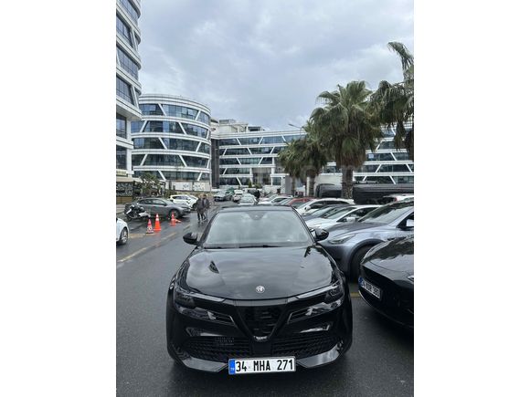 Sahibinden Alfa Romeo Junior Ibrida 1.2 speciale 2024 Model 