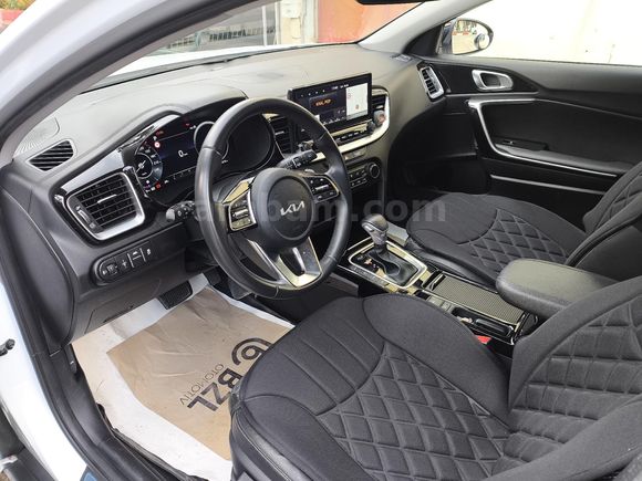 Sahibinden Kia XCeed 1.5 T-GDI Elegance 2025 Model