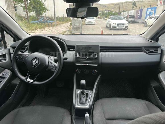otomatik Clio 1.0 TCe Equilibre 2023 Model 2024 mart çıkışlı 