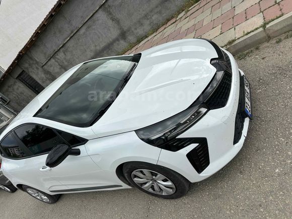 otomatik Clio 1.0 TCe Equilibre 2023 Model 2024 mart çıkışlı 
