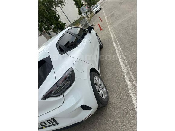 otomatik Clio 1.0 TCe Equilibre 2023 Model 2024 mart çıkışlı 