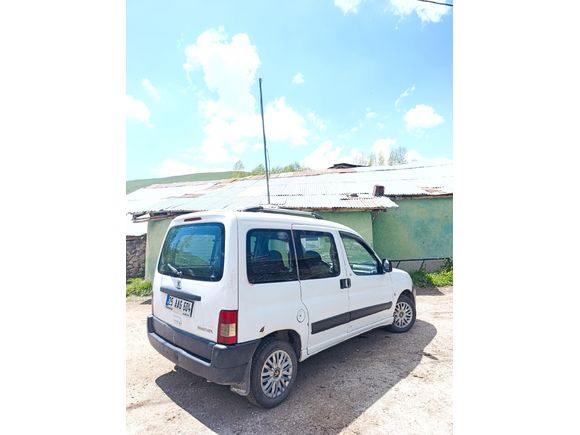 Sahibinden Peugeot Partner 1.9 D 2008 Model