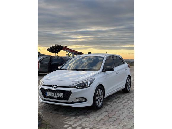 Sahibinden Hyundai i20 1.2 MPI Style 2015 Model  165.000 km Beyaz