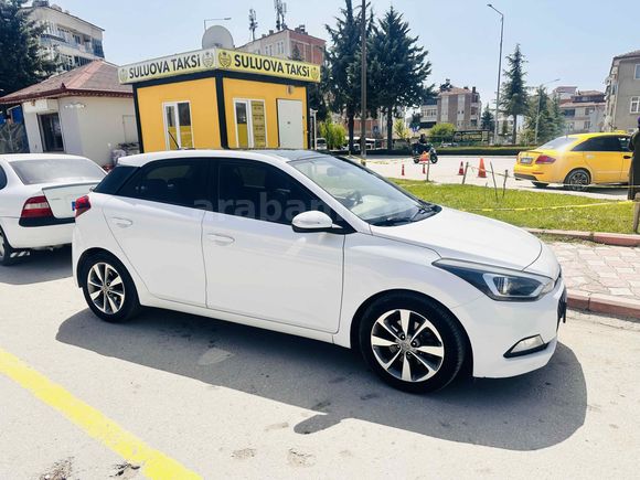 Sahibinden Hyundai i20 1.4 CRDi Style 2015 Model 