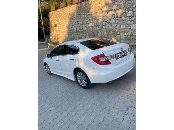 Sahibinden Honda Civic 1.6i VTEC Eco Elegance 2013 Model
