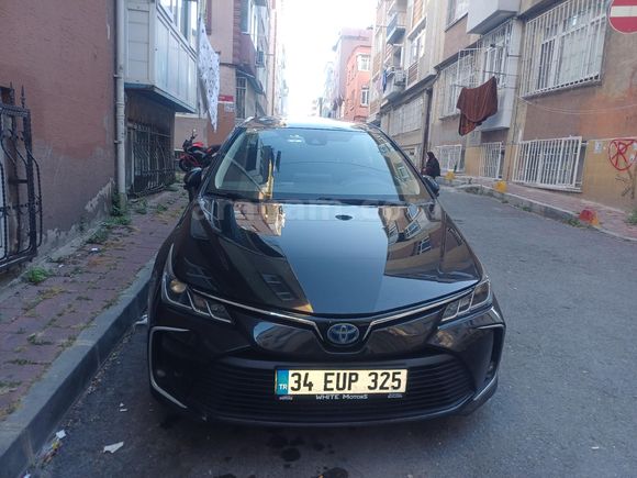 Sahibinden Toyota Corolla 1.8 Hybrid dream 2021 Model  238 000 km Siyah
