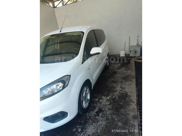 Sahibinden Ford Tourneo Courier 1.5 EcoBlue Deluxe 2023 Model Düşük Kilometrel