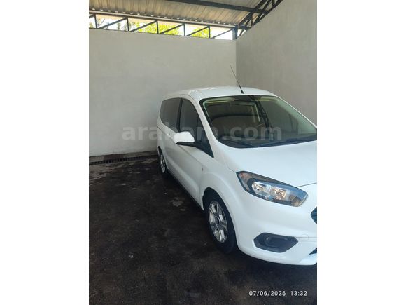 Sahibinden Ford Tourneo Courier 1.5 EcoBlue Deluxe 2023 Model Düşük Kilometrel