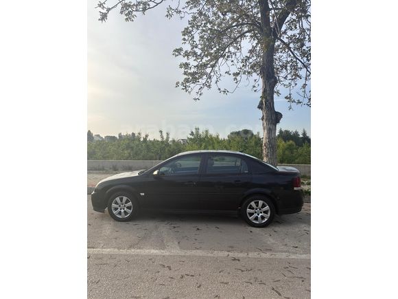  2005 Model Opel Vectra 1.6 Design Edition 