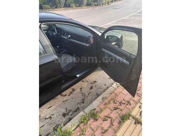  2005 Model Opel Vectra 1.6 Design Edition 