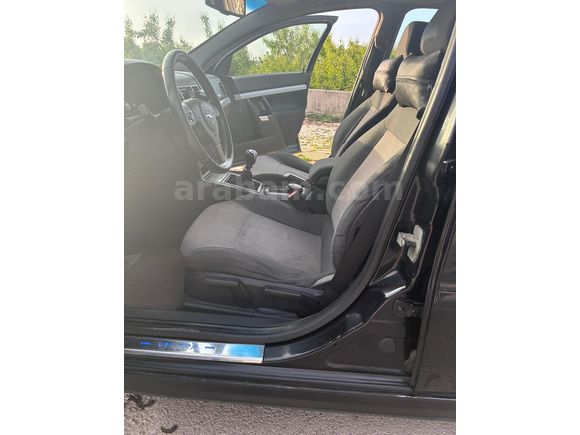  2005 Model Opel Vectra 1.6 Design Edition 