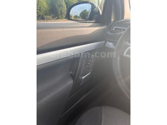  2005 Model Opel Vectra 1.6 Design Edition 