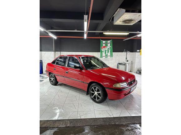 Sahibinden Opel Astra GLX1.6NB/ 1997 Model  243.924 km Kırmızı