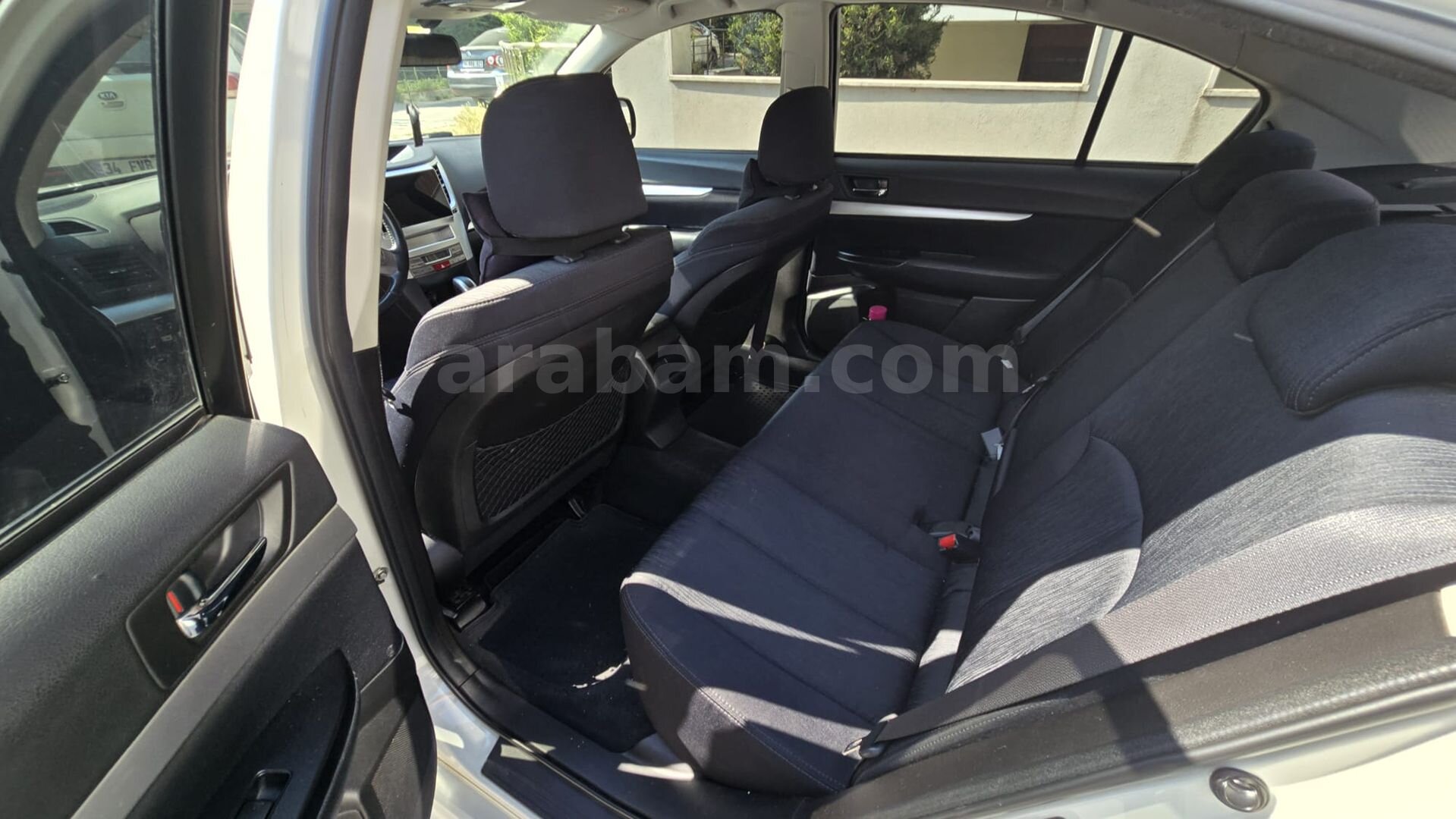Sahibinden Subaru Legacy 2.0 Business 2011 Model İstanbul 178.400 km Beyaz 4