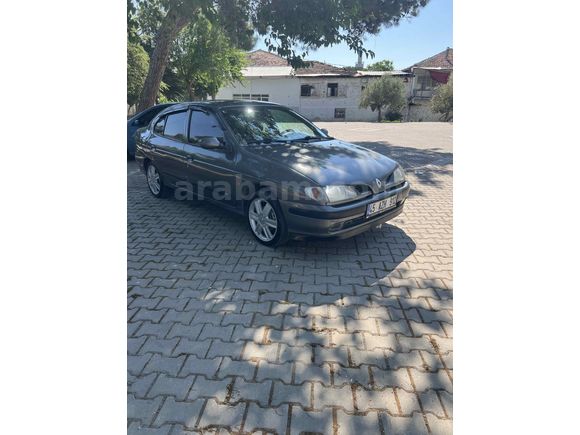 Sahibinden Renault Megane 2.0 RXE 1998 Model 