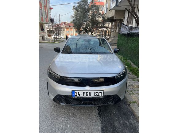 Opel corsa GS tam tavan güvenlik paket 2025 model sıfır poşetleri üstünde 
