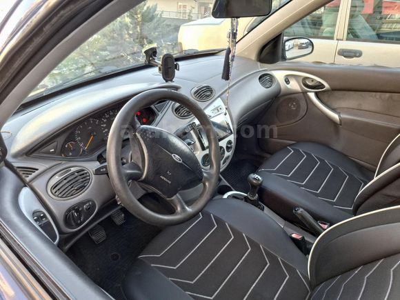 Sahibinden Ford Focus 1.6 Comfort 2002 düşük km acil Model