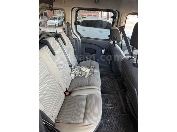 
ÖZTÜRK AUTO’DAN HATASIZ AYARINDA TRAMERSİZ 2011 KANGOO