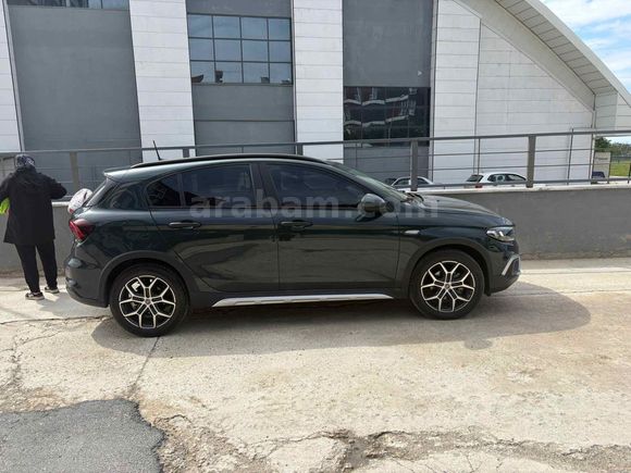 Sahibinden Fiat Egea Cross 1.6 Multijet urban 2025 Model   2026 çıkışlı 3.550 km Yeşil (metalik)