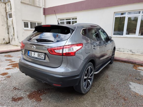 Sahibinden Nissan Qashqai 1.6 dCi Platinum Premium Pack 2015 Model  125.000 km Füme