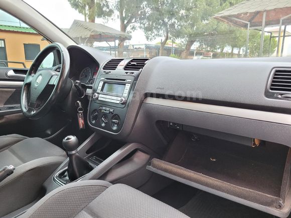 TR'DE TEK KOLTUK ISITMALI 2007 DEĞİŞENSİZ GOLF 1.6 102'LİK