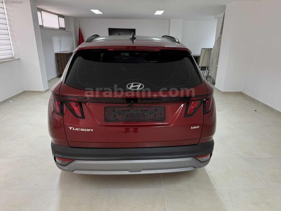 Hatasız sadece 6050 km de 2025 CAMTAVANLI dizel Tucson