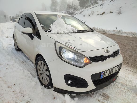 İhtiyaçtan satılık temiz Kia rio