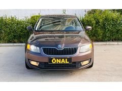 ÖNAL'DAN SKODA ACTAVİA 1.6 TDI DSG ELEGANCE CR OTOMATİK+ İÇİ BEJ