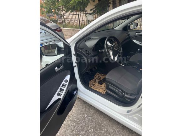 Sahibinden Hyundai Accent Blue 1.6 CRDI Mode Plus 2014 Model Ankara