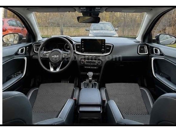 Sahibinden Kia XCeed 1.5 T-GDI Elegance 2023 Model 